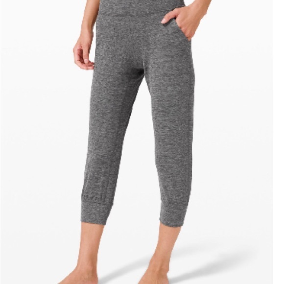 Lululemon Align Cropped Joggers - Picture 1 of 3